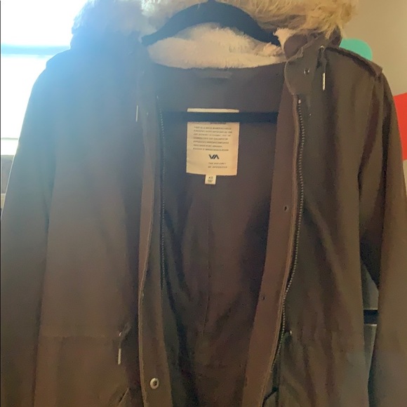 RVCA women’s coat with fur - Picture 2 of 5